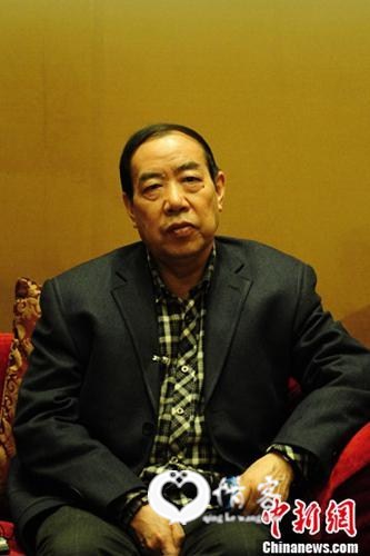 资料图:贾平凹的新书《带灯》在北京举行发布会。中新社发 崔楠 摄