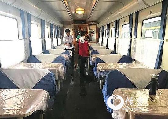 新疆旅游列车升级:有淋浴车厢和KTV包厢