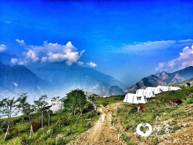 这里是最好的观景台，不仅可以看星星，还能看日照金山的美景。