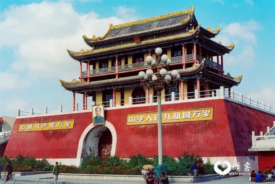 银川市南门楼，同北京天安门几乎为同一时间建造。供图/董宏征