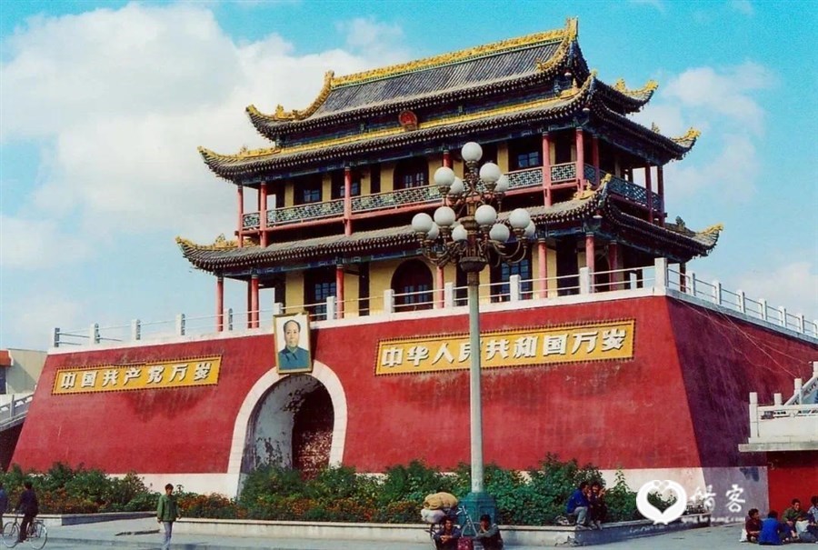 银川市南门楼，同北京天安门几乎为同一时间建造。供图/董宏征
