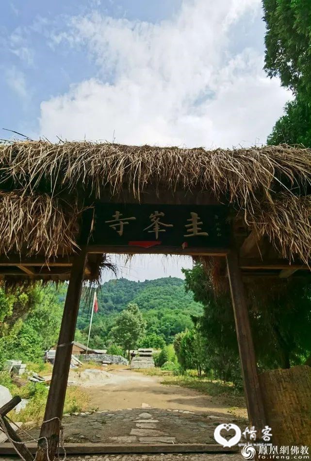 圭峰寺山门(图片来源:凤凰网佛教)