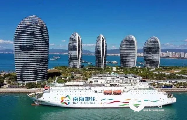 由于西沙群岛地理位置的特殊性，目前游客只能搭乘“南海之梦”号邮轮或“长乐公主”号邮轮从三亚凤凰岛国际邮轮码头出发前往。 资料图
