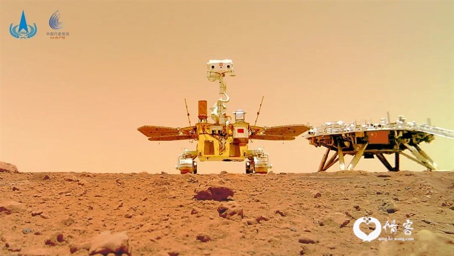 着巡合影（可可爱爱的火星车）丨国家航天局