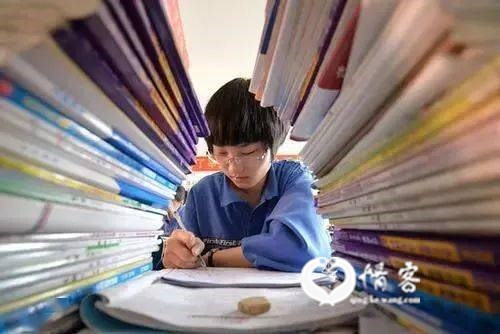 《中国教育内卷报告 （2023版）》呼吁：尽快取消中考和重点中学，没有掐尖才能缓解内卷